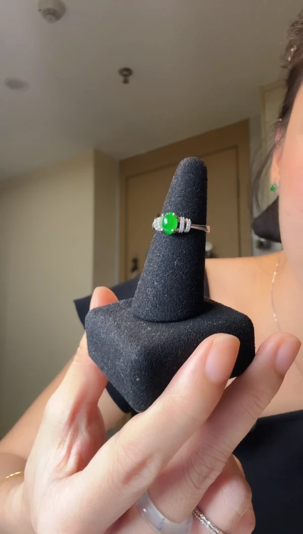 翡翠戒指银S925镶嵌天然翡翠戒指