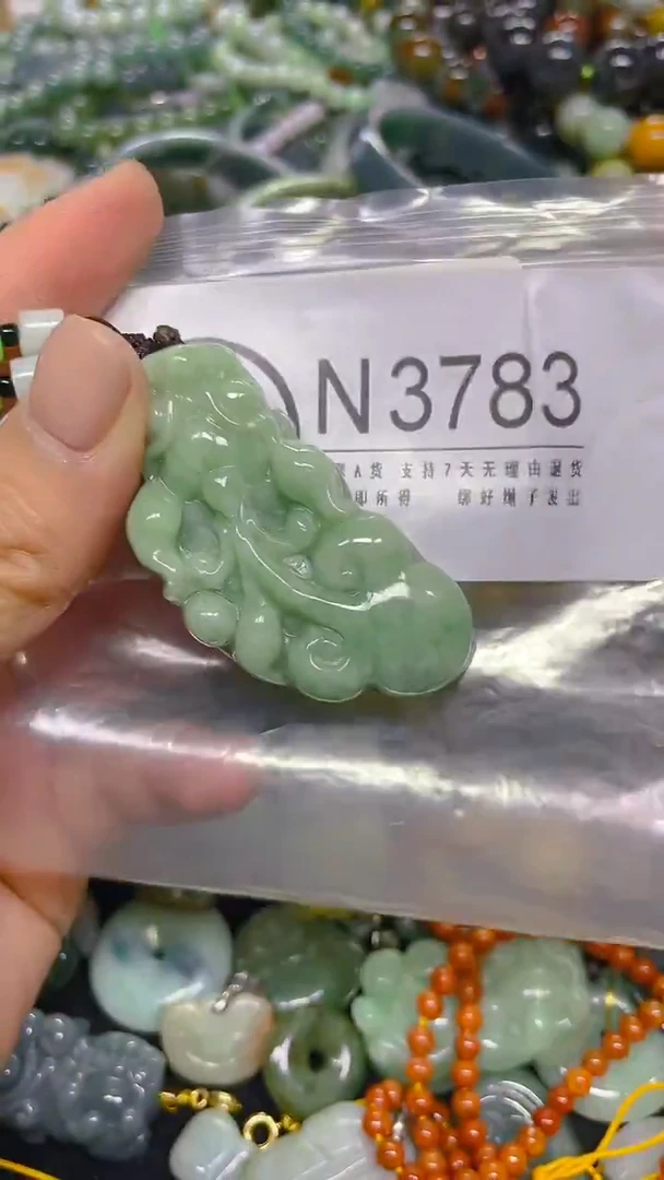 颈饰未镶嵌翡翠/ N /翡翠A货，一件也是批发价