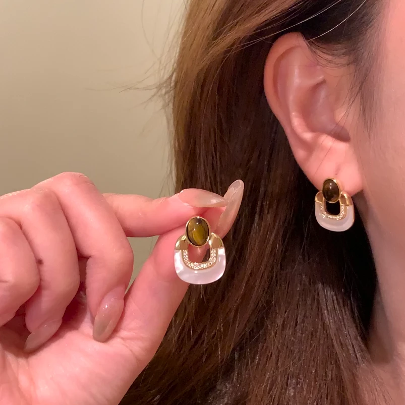 铜合金锆石耳饰 秋日复古轻奢美拉德珠珠耳环女高级感耳针耳饰