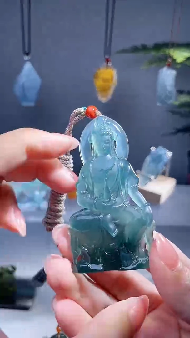 颈饰未镶嵌翡翠观音自在