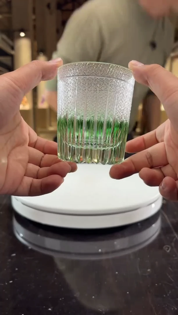 摆件绿色麦芒刻花杯