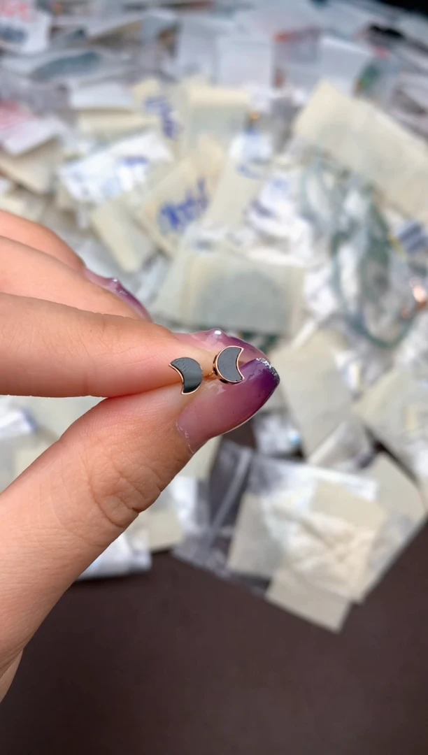 18K金镶嵌挂件翡翠一