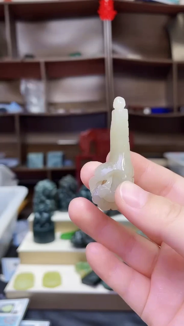 和田玉未镶嵌颈饰1