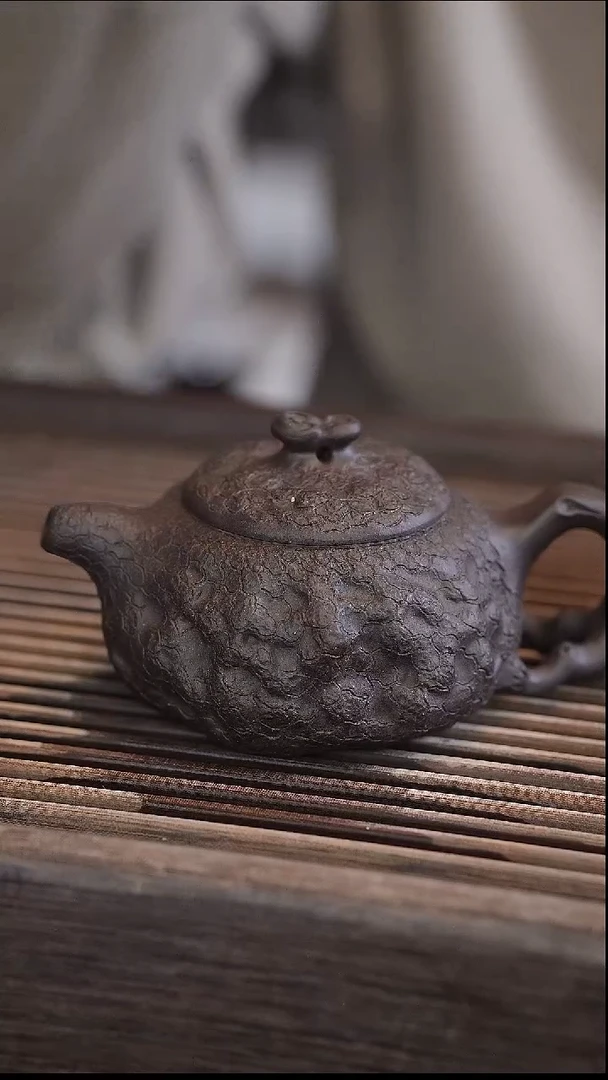 茶壶紫砂供春 黑金砂 170cc