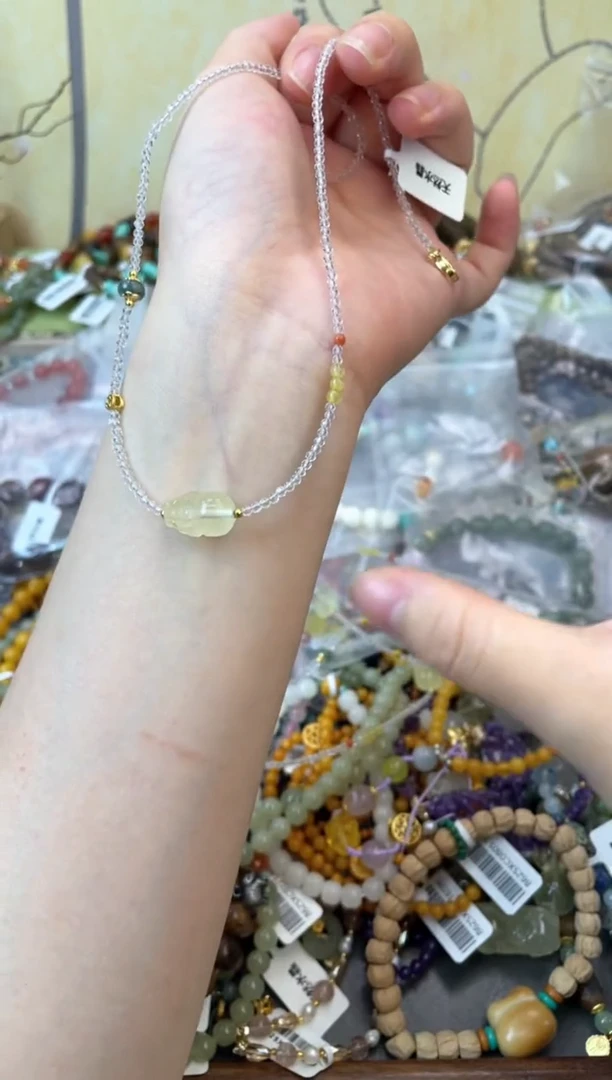 未镶嵌颈饰黄晶104