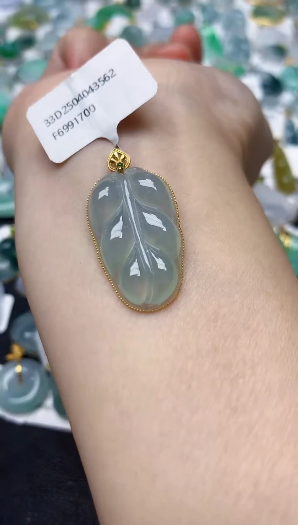 颈饰18K金镶嵌翡翠天然缅甸A货翡翠