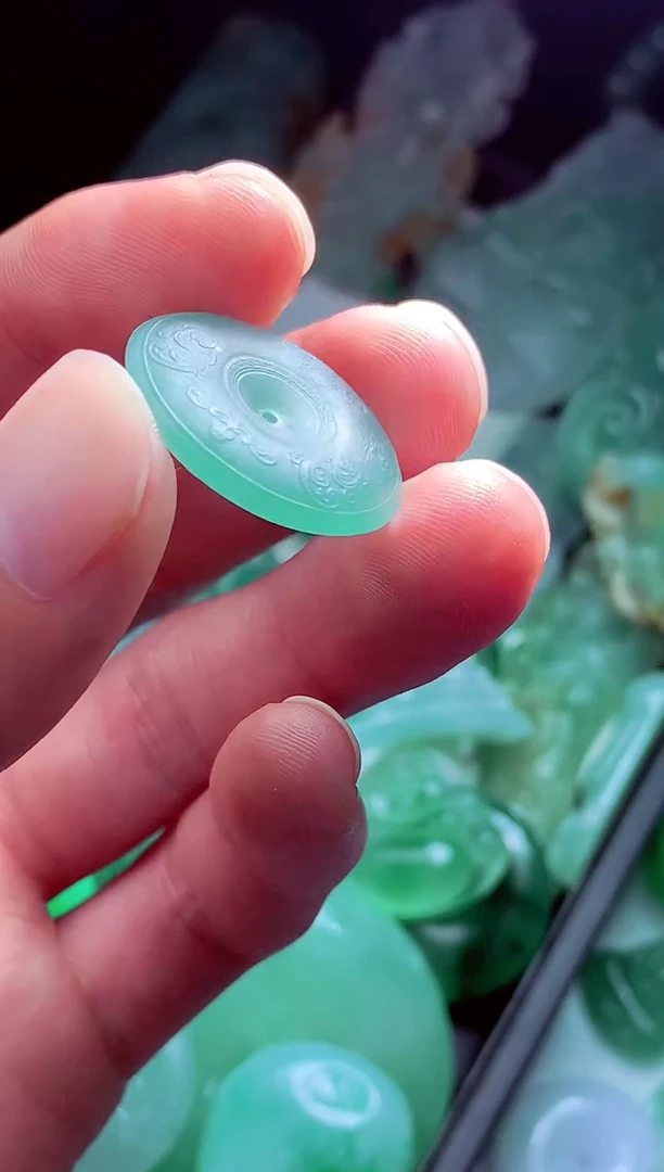 未镶嵌定制翡翠标*?翡翠毛货定制