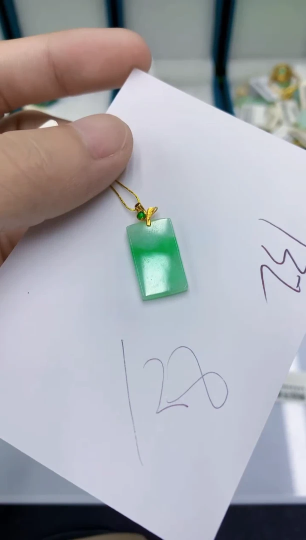 颈饰18K金镶嵌翡翠翡翠