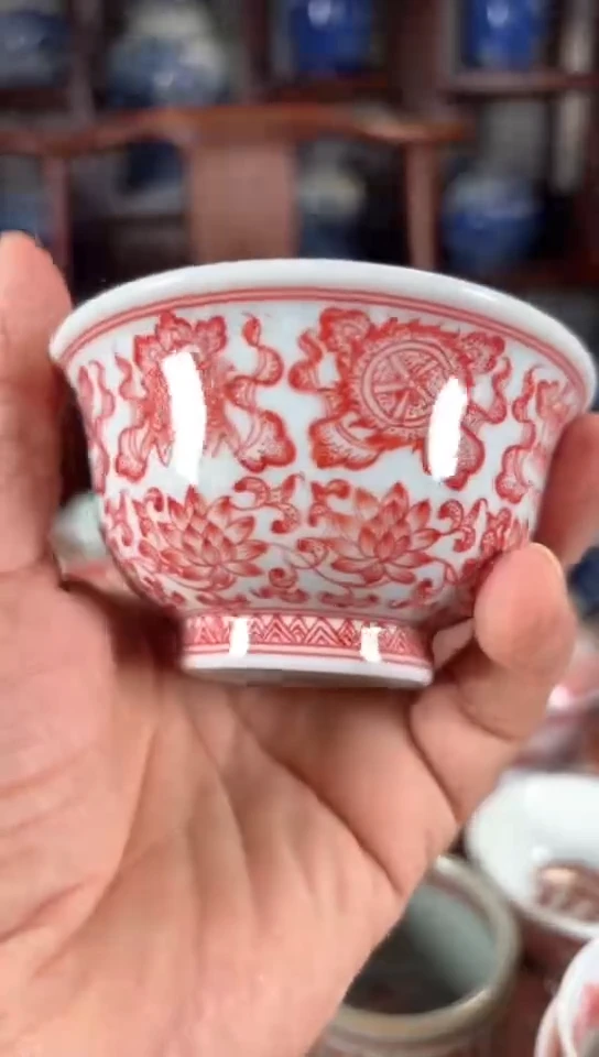 柴窑釉里红莲托八宝压手杯杯