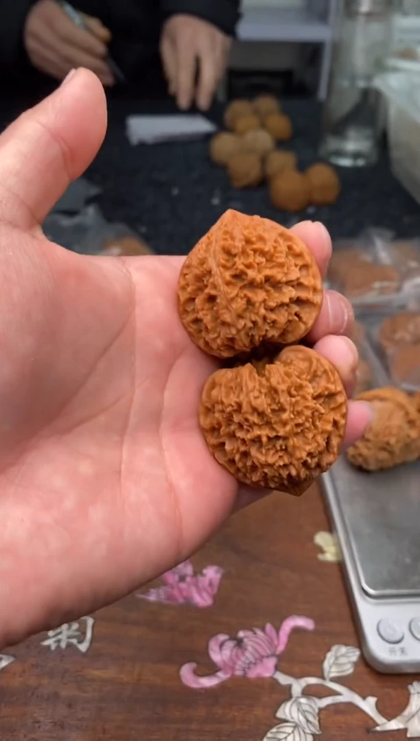 【闪购商品】文玩核桃把件G203号38尺满天星