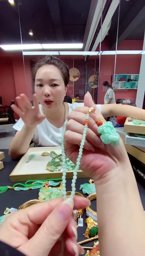 翡翠未镶嵌颈饰翡翠吊坠