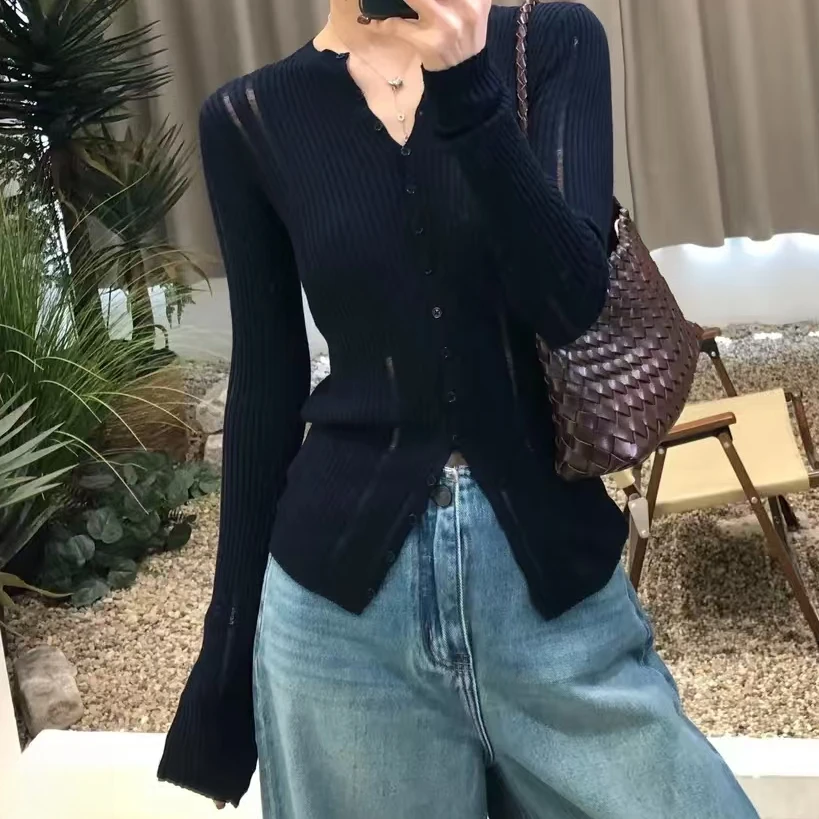 2025秋季新款修身显瘦上衣设计感单排扣显瘦长袖针织衫C5919
