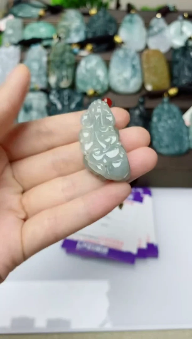 翡翠未镶嵌颈饰