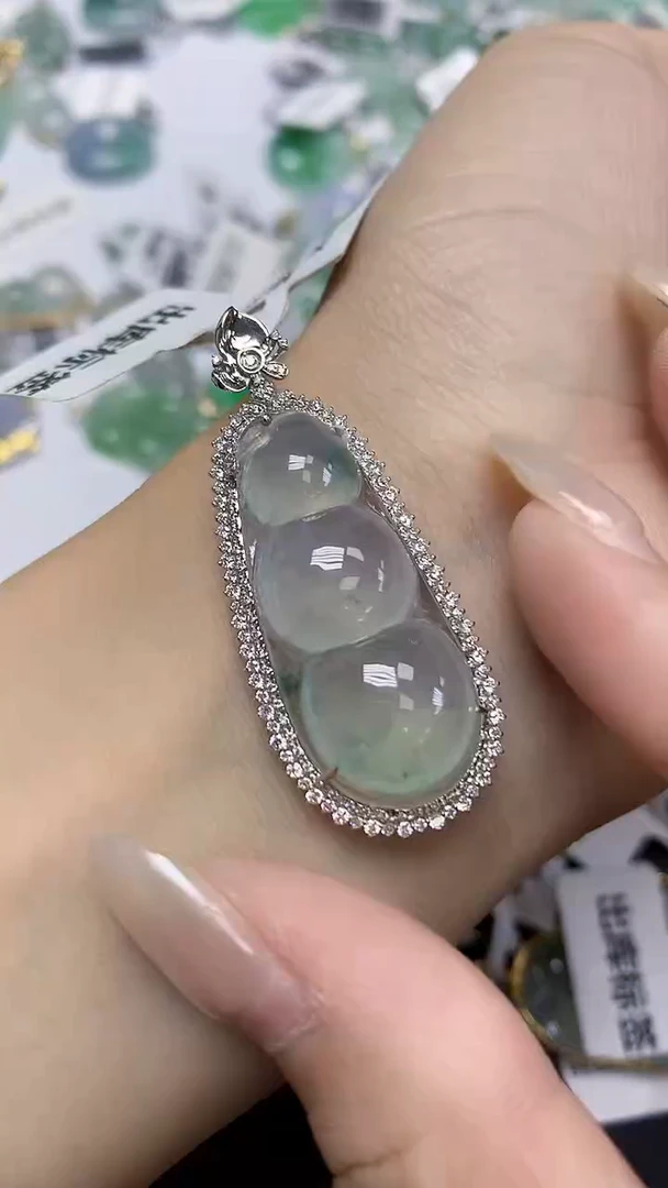 翡翠18K金镶嵌颈饰天然缅甸翡翠A货