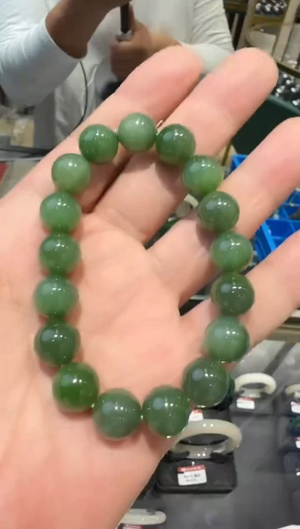 未镶嵌手链和田玉多样性发一