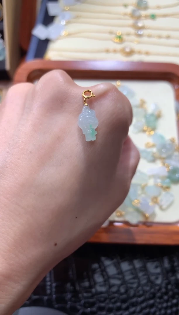 颈饰18K金镶嵌翡翠翡翠