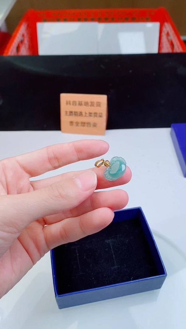 颈饰未镶嵌翡翠   ·