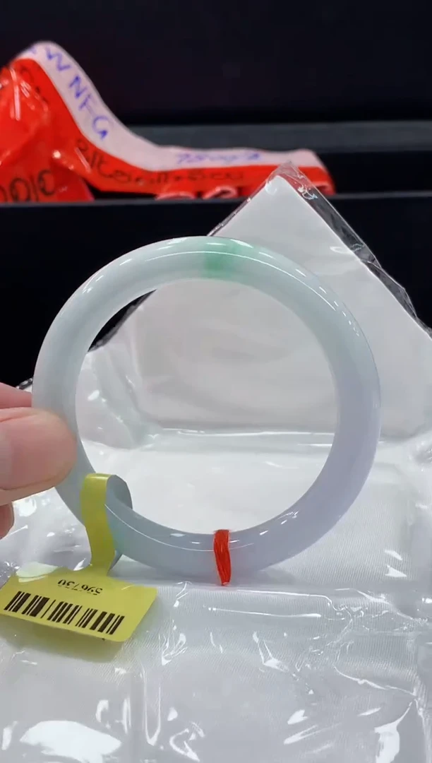 翡翠手镯未镶嵌手镯