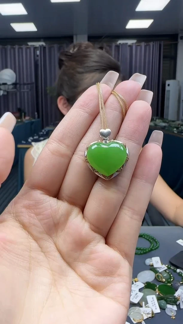 和田玉18K金镶嵌挂件1