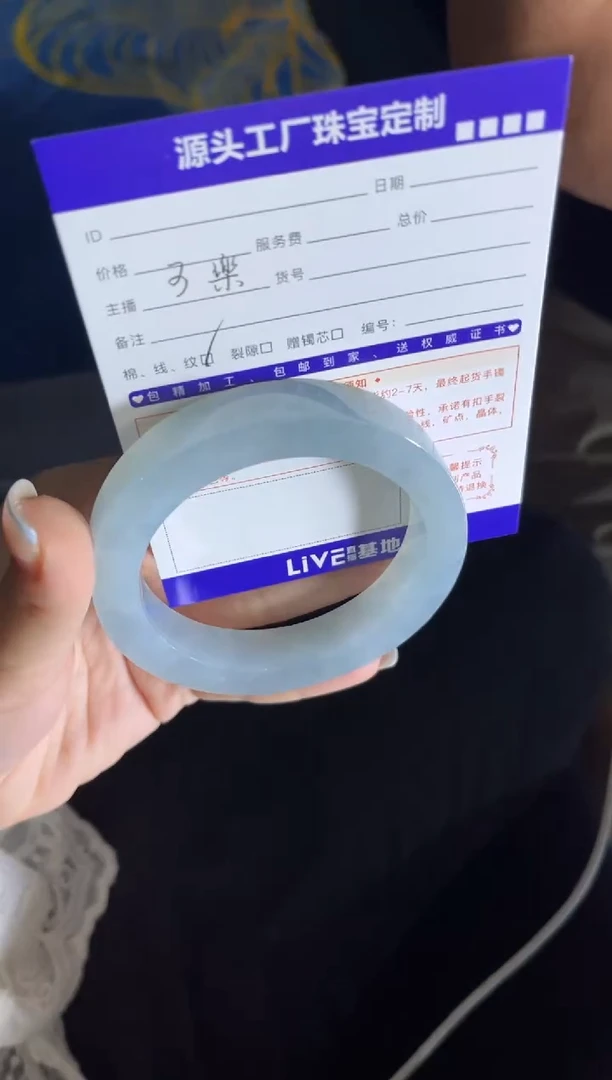 定制翡翠手镯未镶嵌跳*虎定制产品不退不换