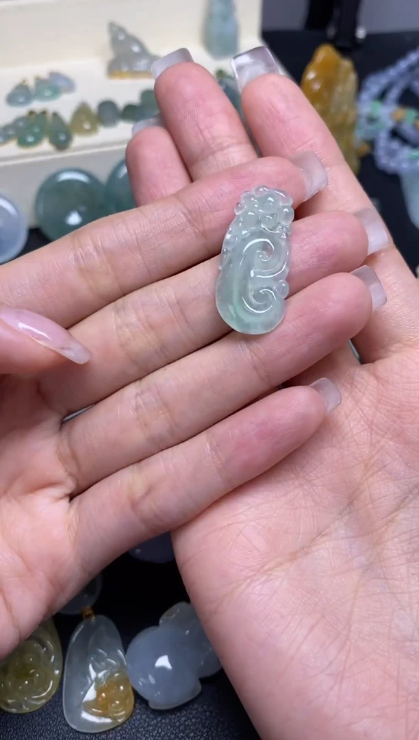 颈饰未镶嵌翡翠如意