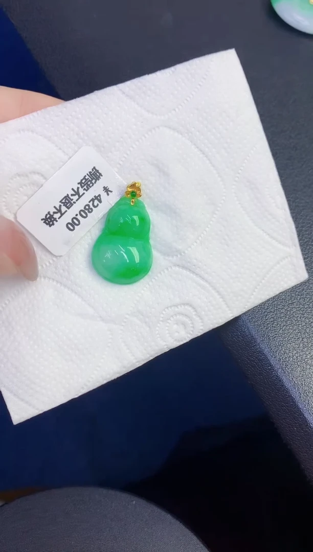 颈饰18K金镶嵌翡翠缅甸天然翡翠A货