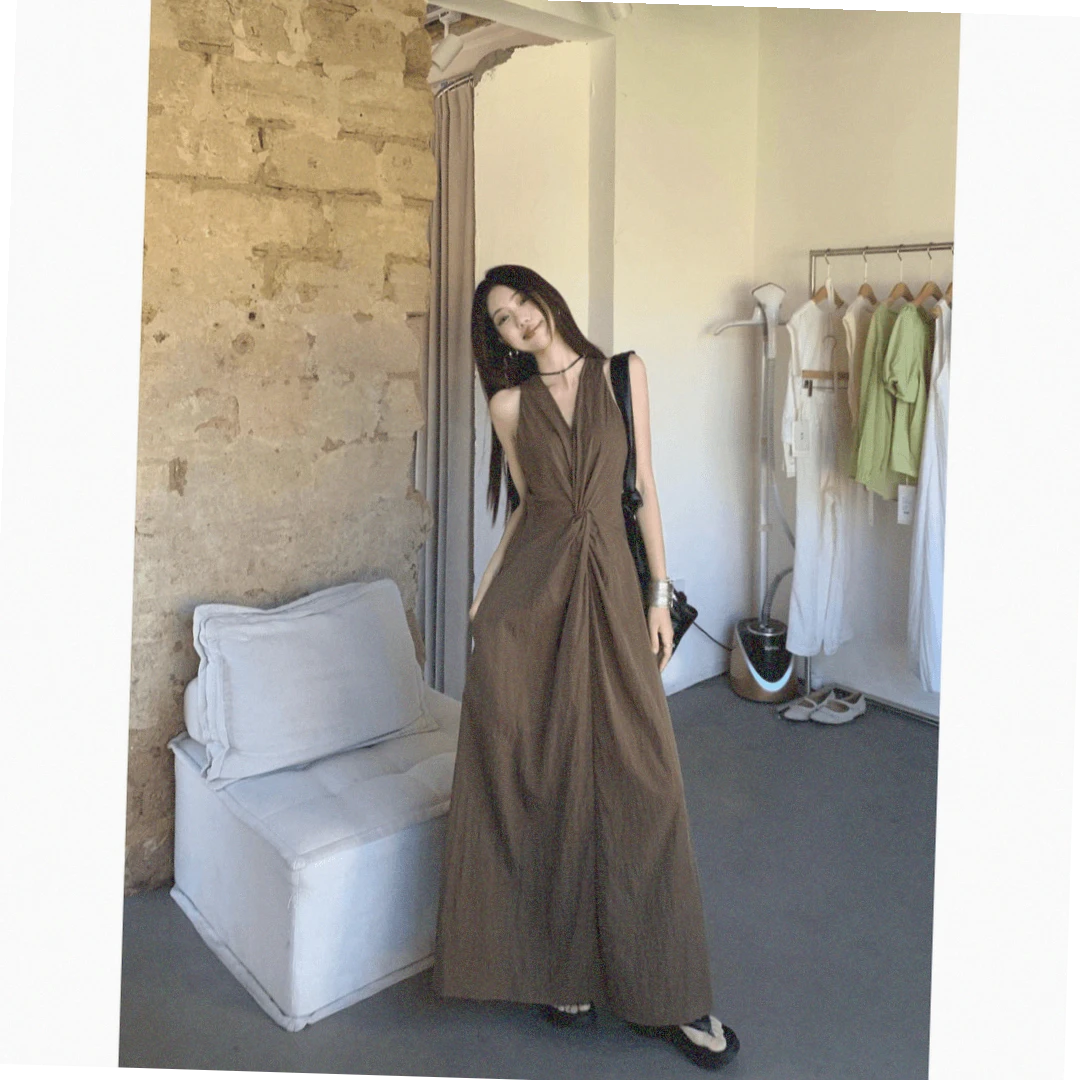 莲叶气质棕色扭结无袖背心连衣裙女夏季设计感长裙领收腰显瘦字裙