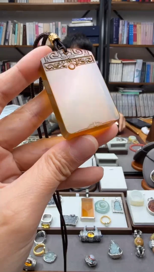 琥珀颈饰未镶嵌无事牌吊坠