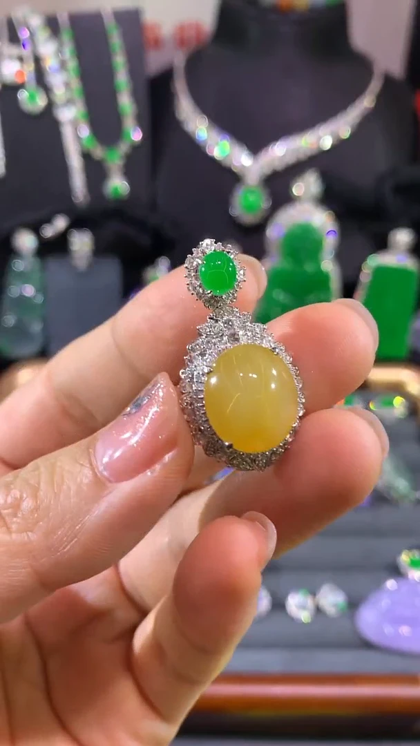 吊坠(不含链)18K金镶嵌翡翠吊坠