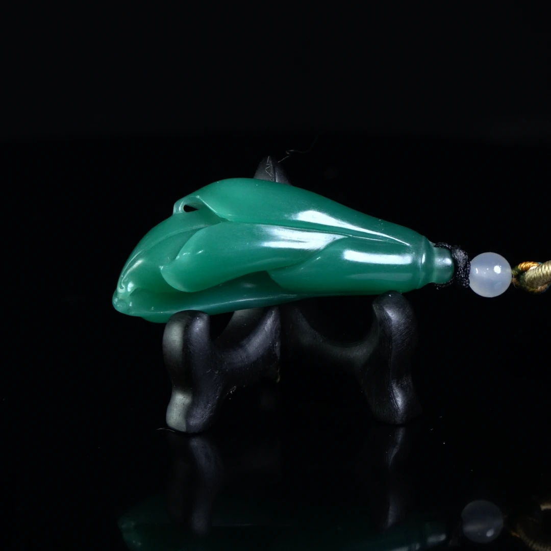 Lot.20.雅安绿玉兰花挂件14.4克4.8x2x1.2cm，2OX