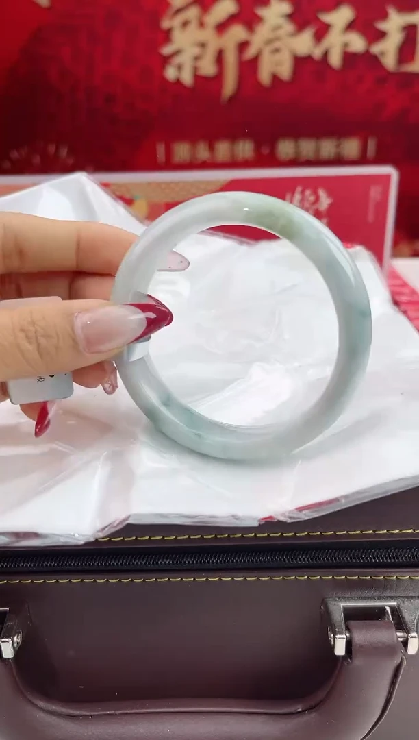 【闪购商品】翡翠手镯未镶嵌8翡翠手镯（微瑕）