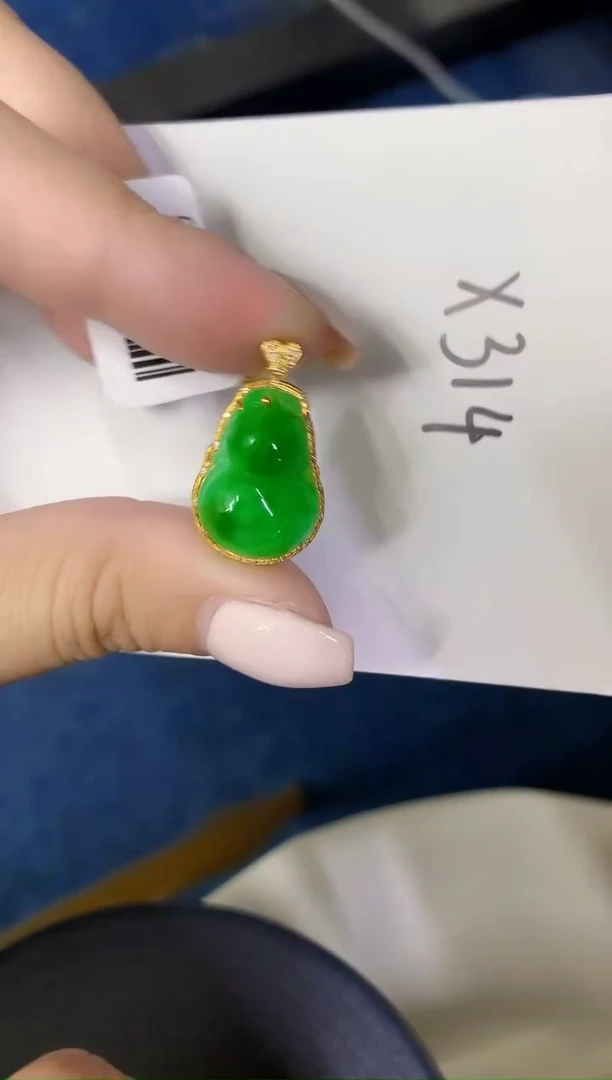 颈饰18K金镶嵌翡翠缅甸天然翡翠A货