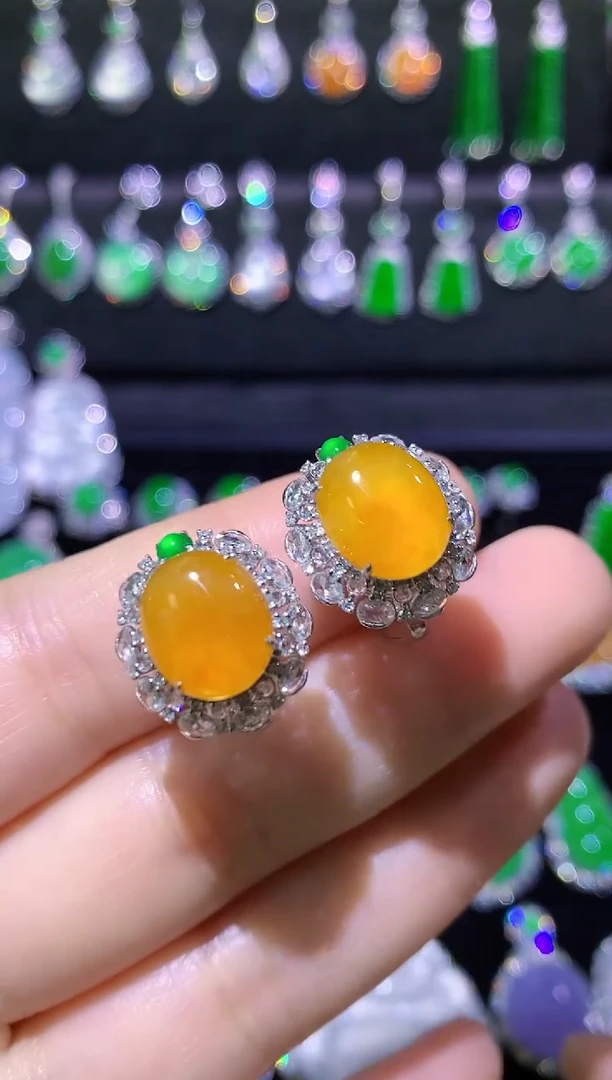 18K金镶嵌翡翠耳饰高冰黄翡蛋面耳包