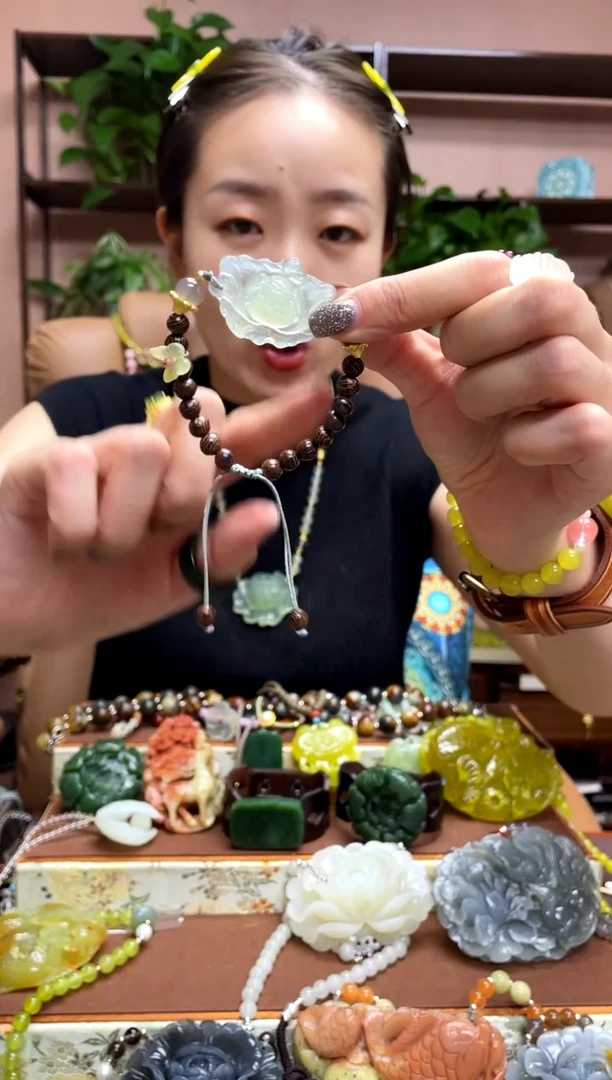 未镶嵌岫玉吊坠多样性发货发其中之一