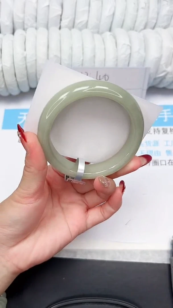 未镶嵌手镯石英质玉28-58.3DK