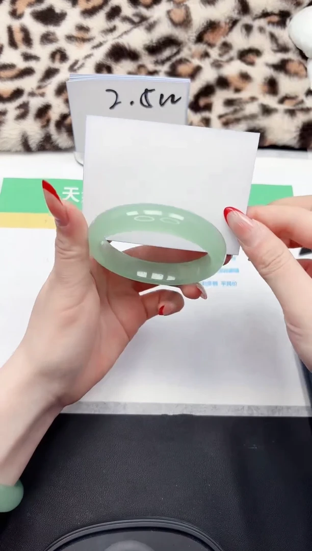 【闪购商品】石英质玉手镯未镶嵌190-58