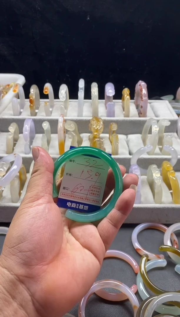 手镯玛瑙/玉髓未镶嵌32