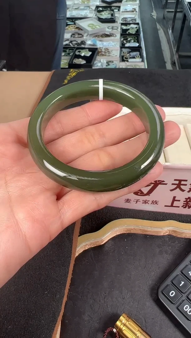 未镶嵌手镯和田玉多样性发1小欠口 55