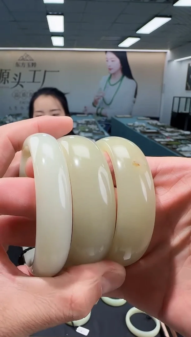 和田玉手镯未镶嵌多样性发货 拍一发一