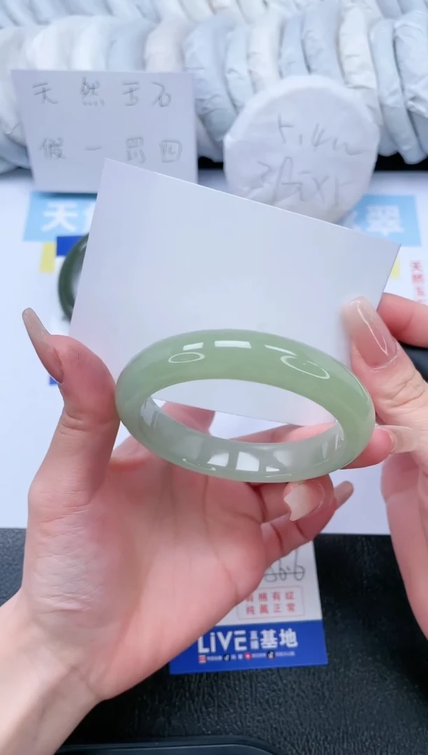 【闪购商品】石英质玉手镯未镶嵌T135-56.6