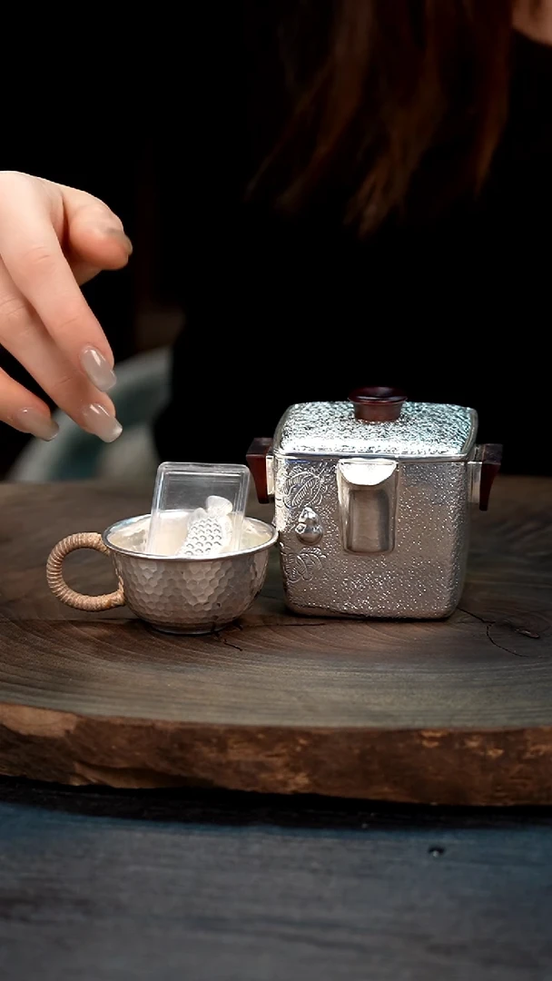 【闪购商品】手工锤纹银手抓壶+1杯子+1银鱼
