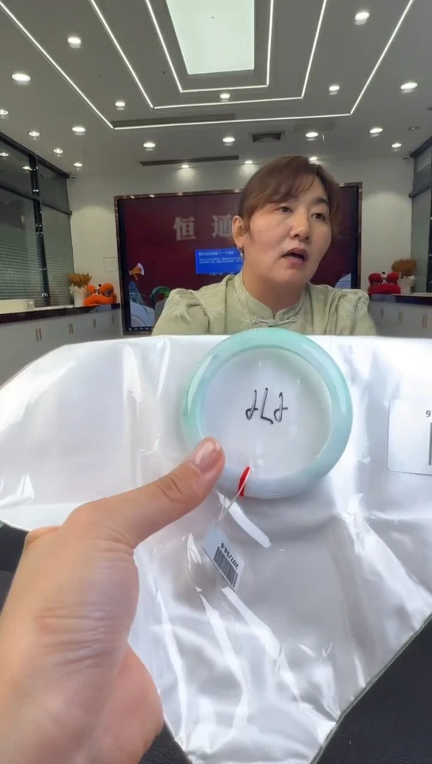 翡翠未镶嵌颈饰手镯55