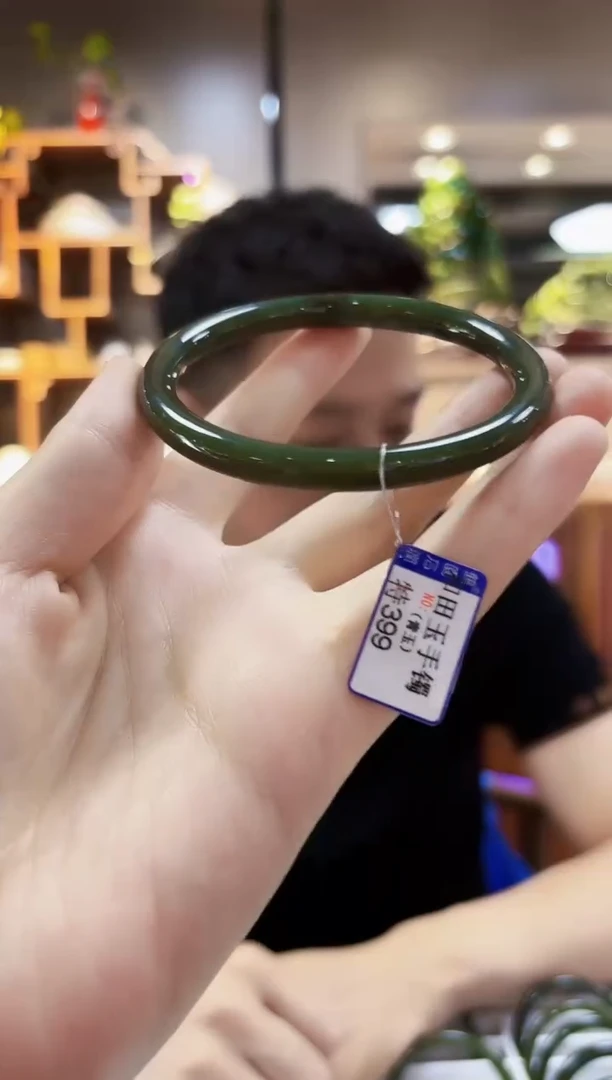 和田玉未镶嵌颈饰64手镯