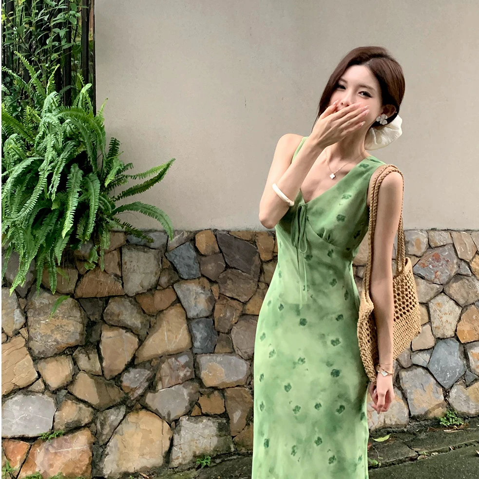 佐佐家小个子法式复古绿色碎花V领修身连衣裙夏季女收腰长裙子