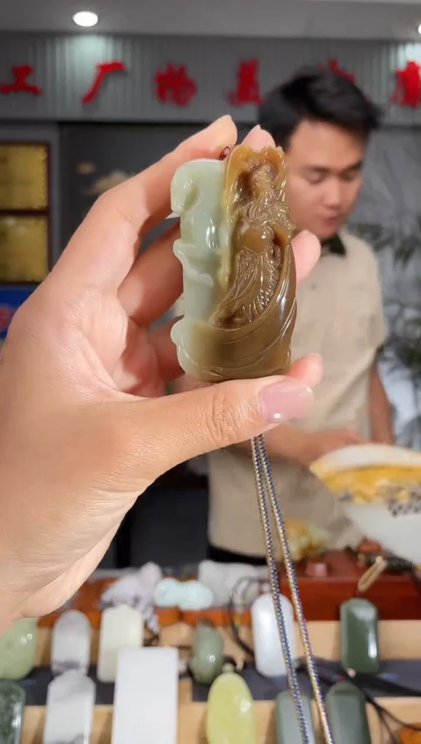 和田玉未镶嵌颈饰1