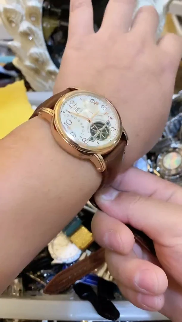 真皮孤品闪电购手表一只