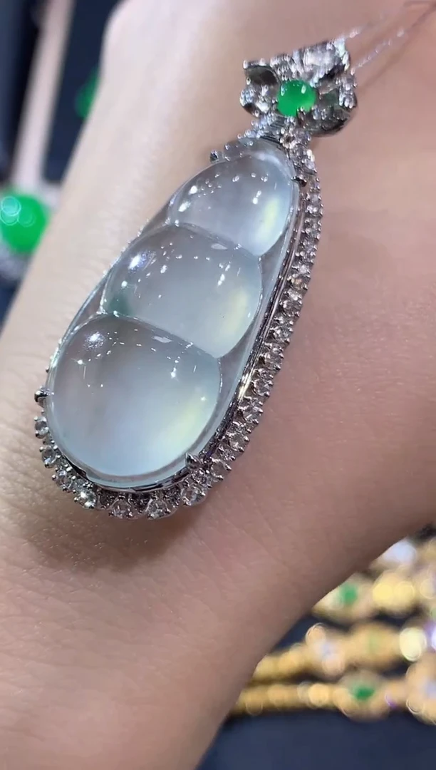 吊坠(不含链)18K金镶嵌翡翠A64