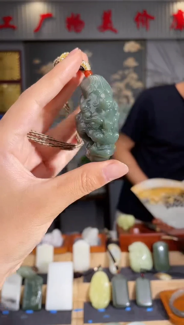 和田玉未镶嵌颈饰1