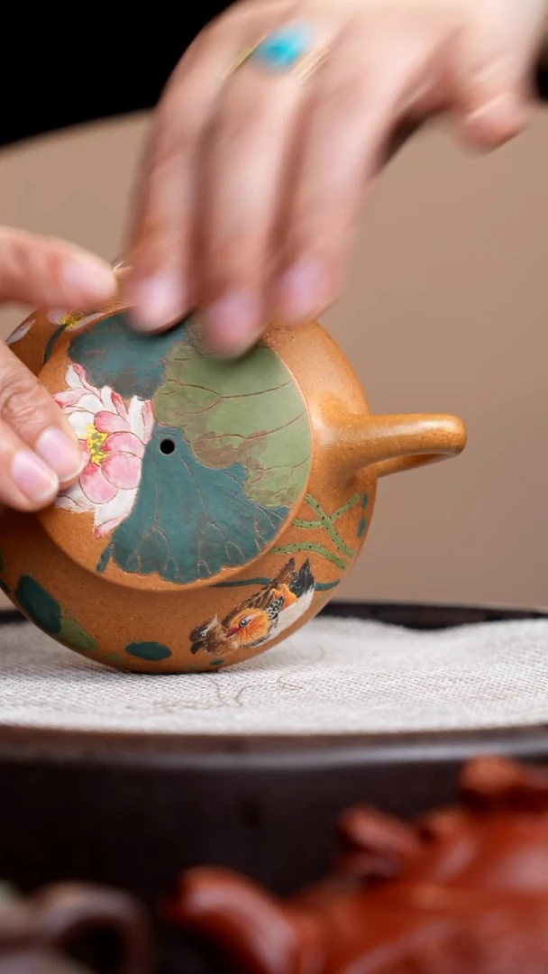 茶壶紫砂段泥无钮石瓢彩刻荷花