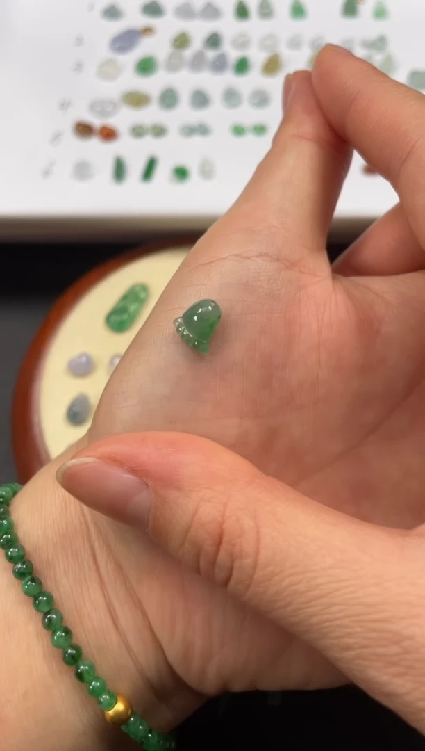 吊坠(不含链)18K金镶嵌翡翠一个JK681